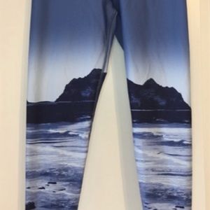 Aerie mountain 7/8 leggings in small